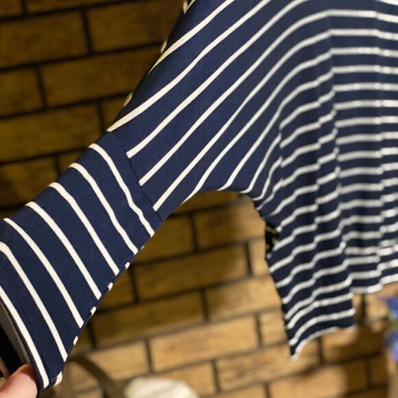 Reb‎ in J blue and white striped top - Picture 5 of 5